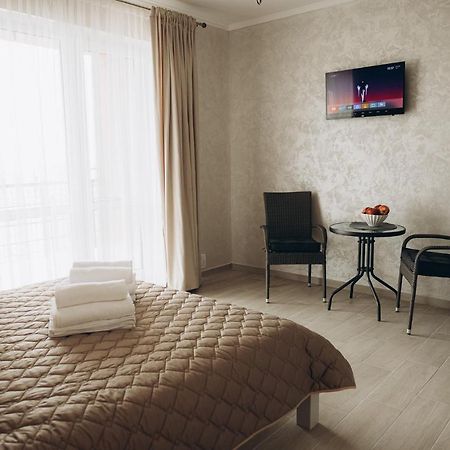 Три Слона Otel Zatoka Dış mekan fotoğraf