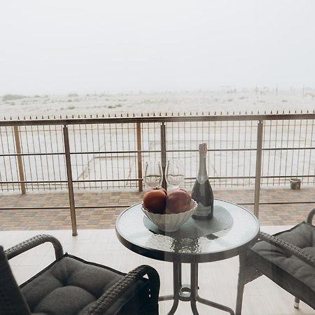 Три Слона Otel Zatoka Dış mekan fotoğraf