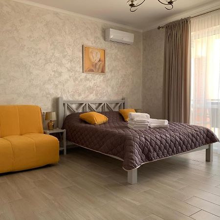 Три Слона Otel Zatoka Dış mekan fotoğraf
