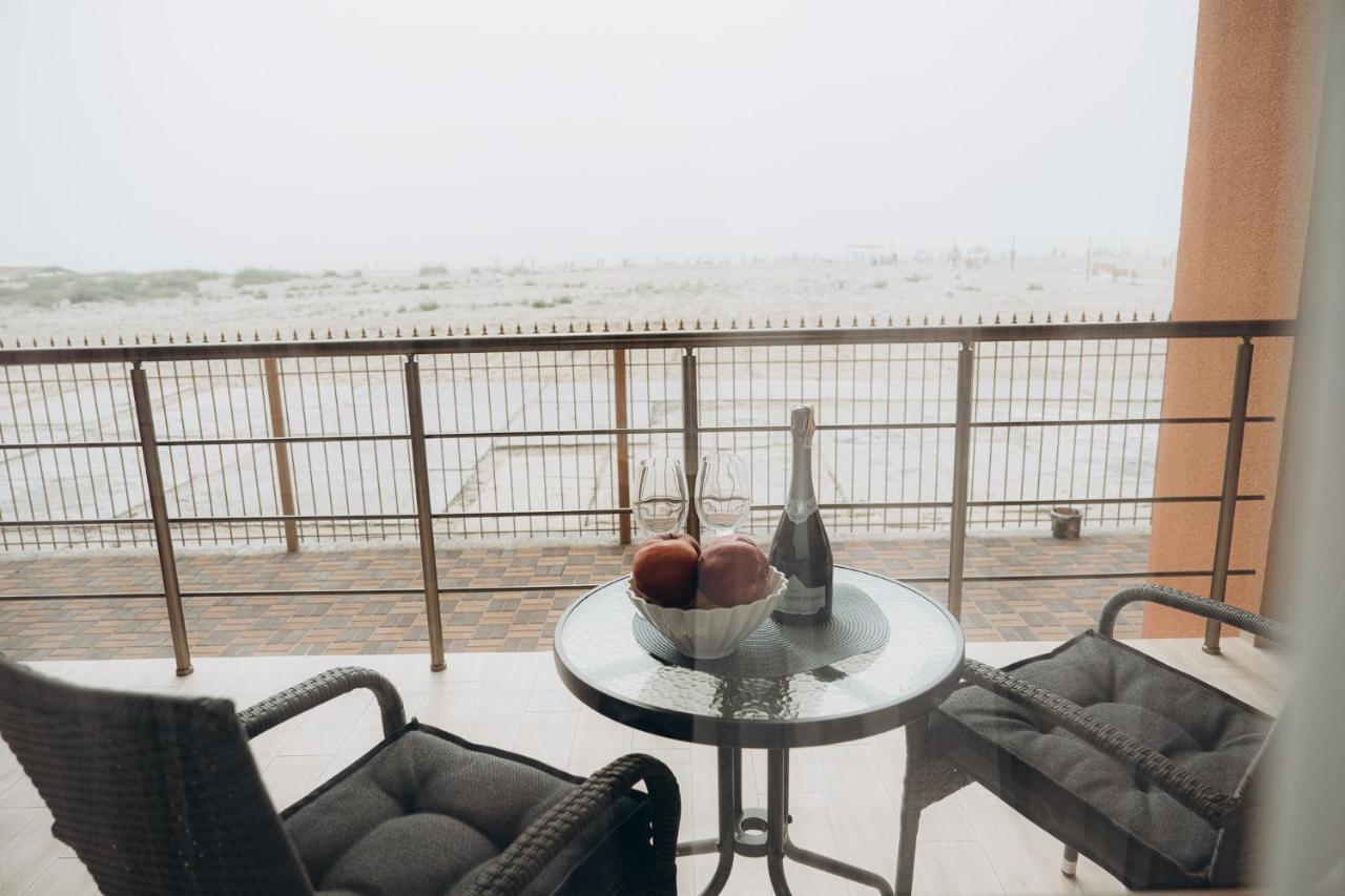 Три Слона Otel Zatoka Dış mekan fotoğraf