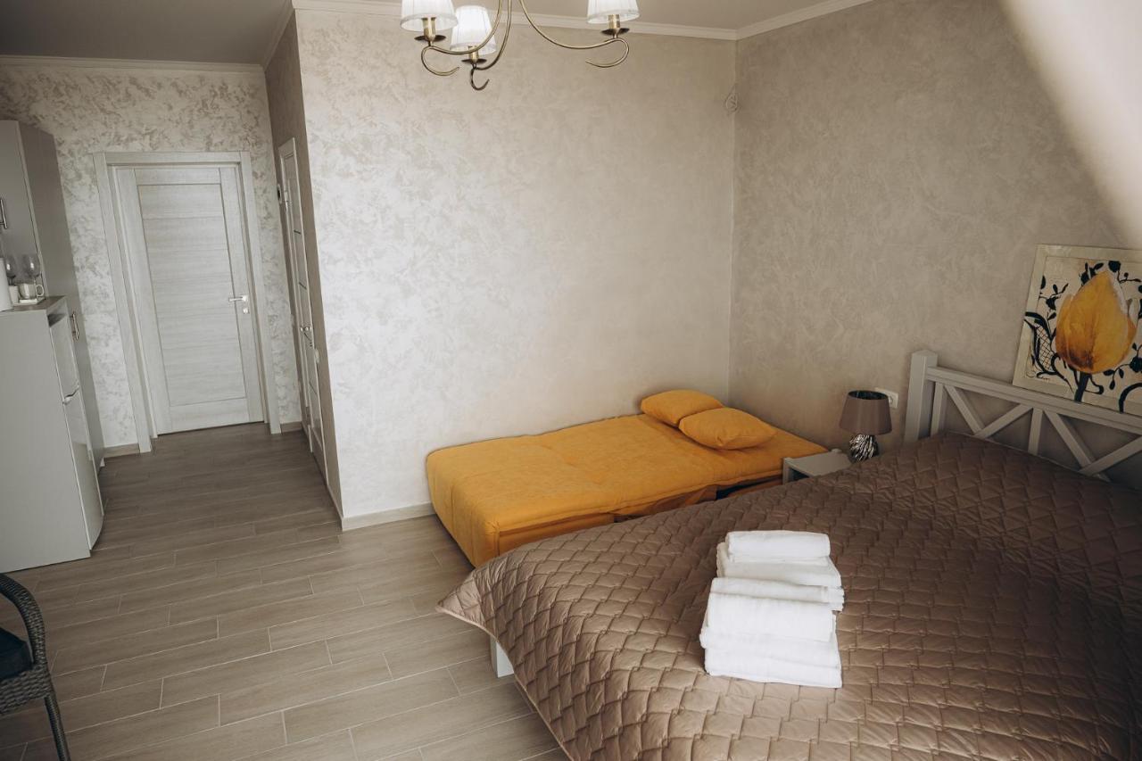 Три Слона Otel Zatoka Dış mekan fotoğraf