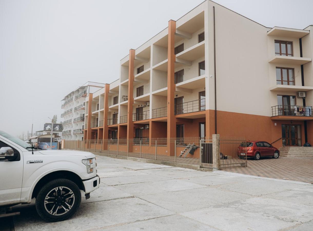 Три Слона Otel Zatoka Dış mekan fotoğraf