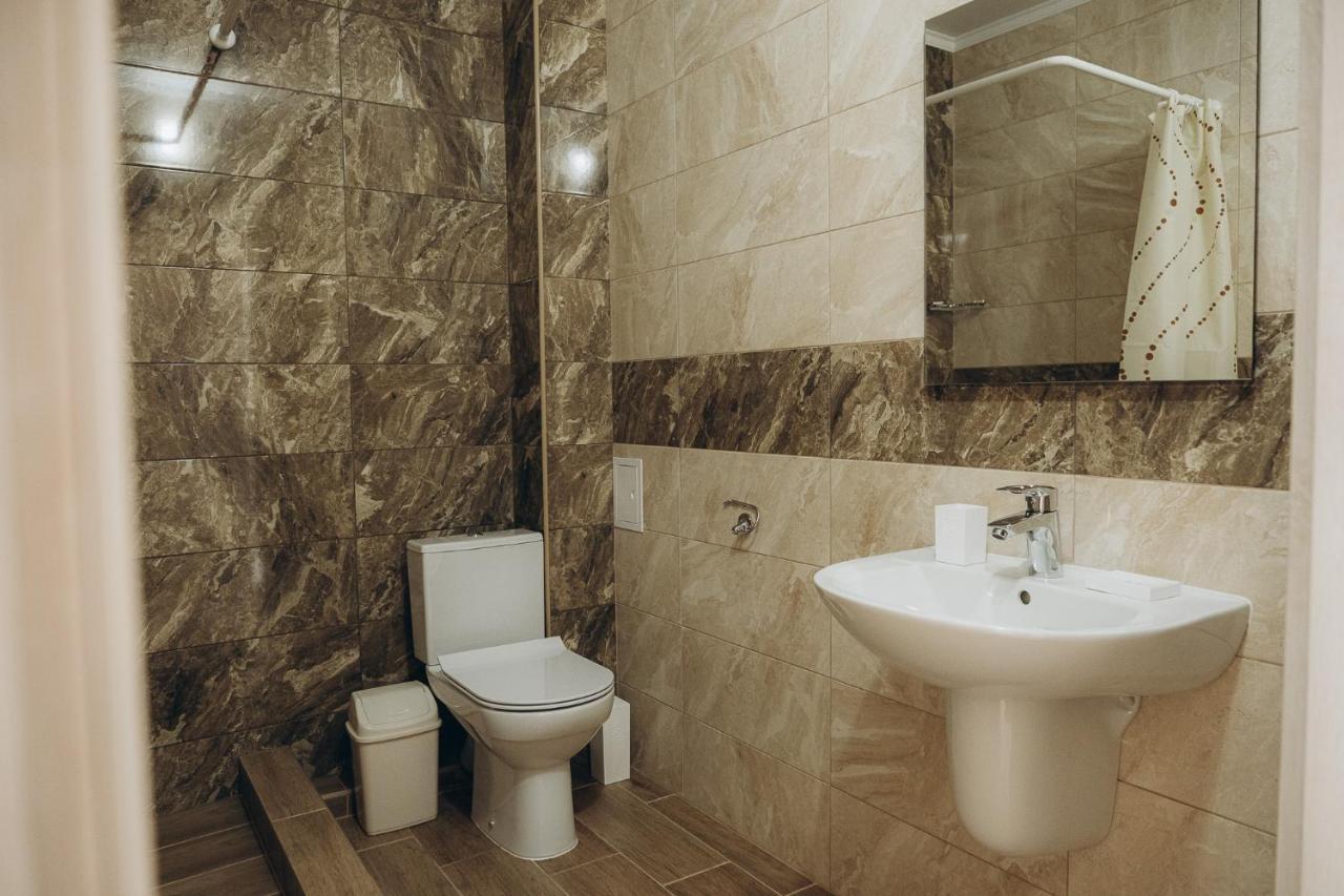 Три Слона Otel Zatoka Dış mekan fotoğraf