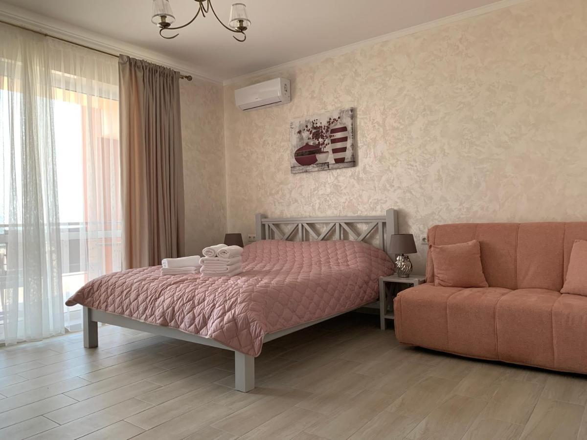 Три Слона Otel Zatoka Dış mekan fotoğraf