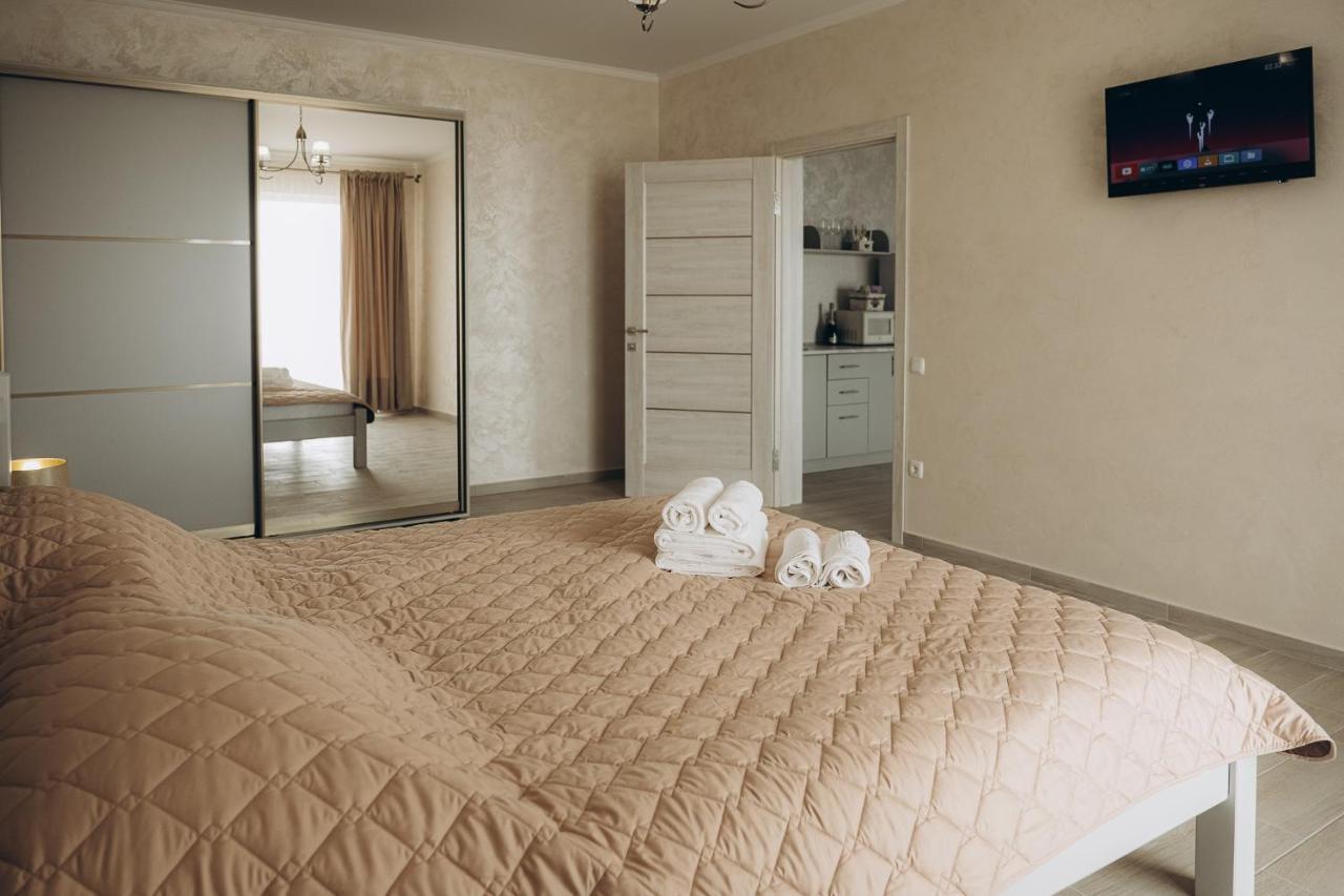 Три Слона Otel Zatoka Dış mekan fotoğraf