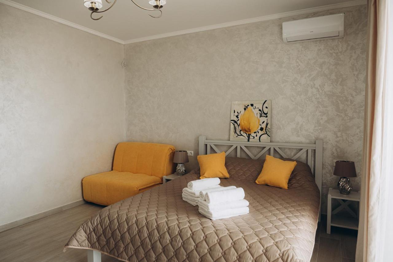Три Слона Otel Zatoka Dış mekan fotoğraf