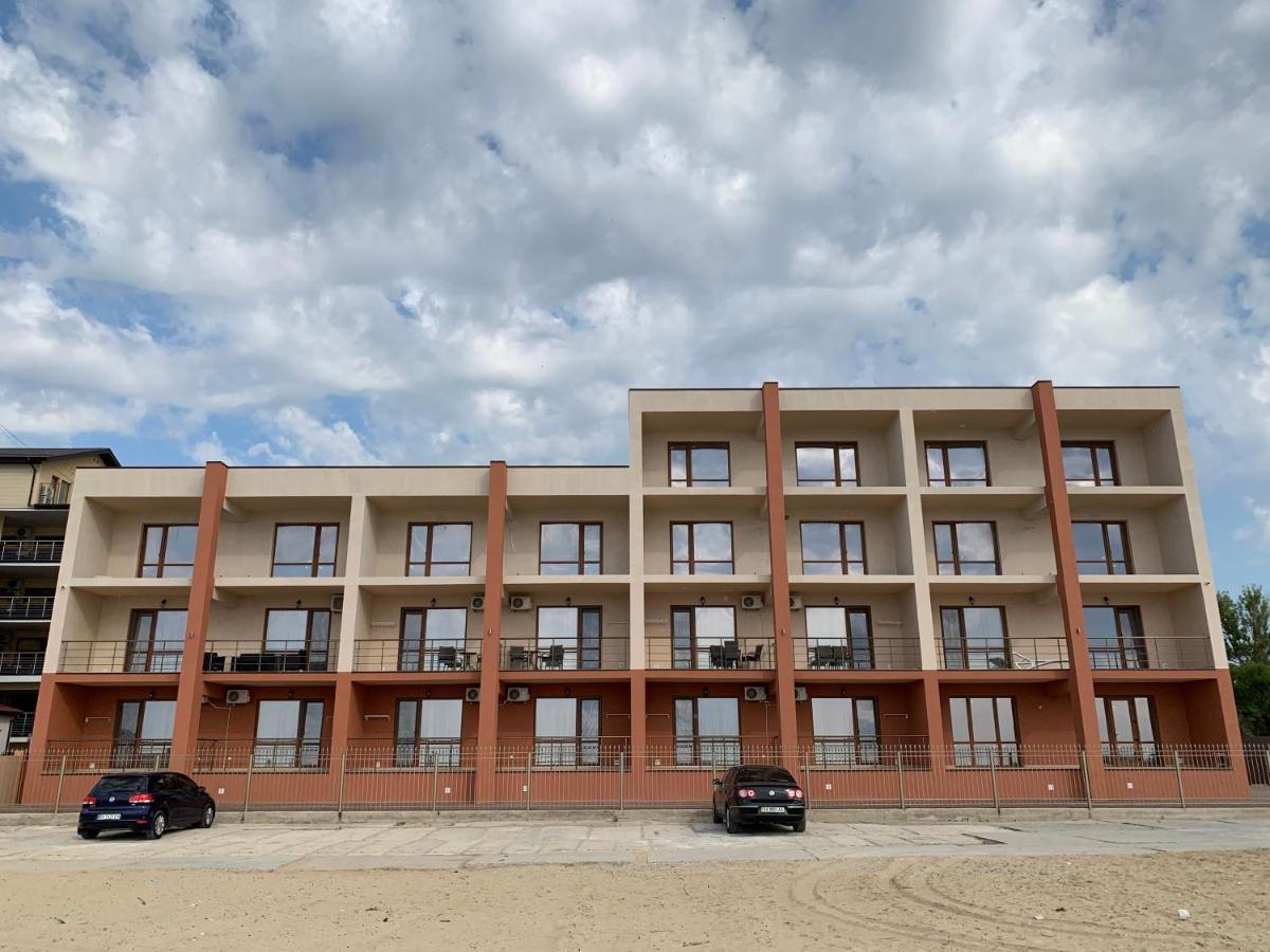Три Слона Otel Zatoka Dış mekan fotoğraf